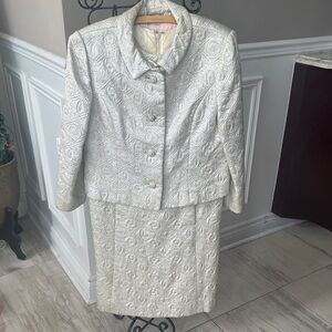 Elegant Cream and silver Textured Skirt Set